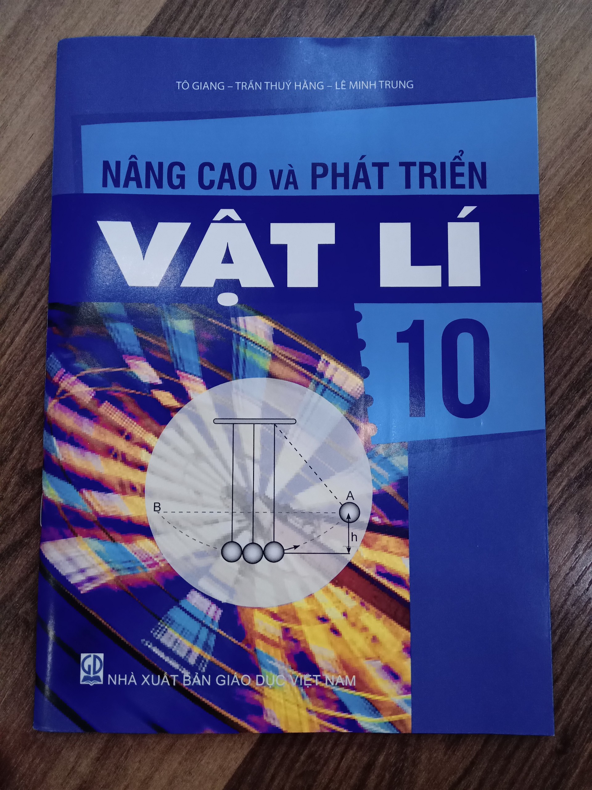 Sách - Nâng cao và phát triển Vật Lí 10