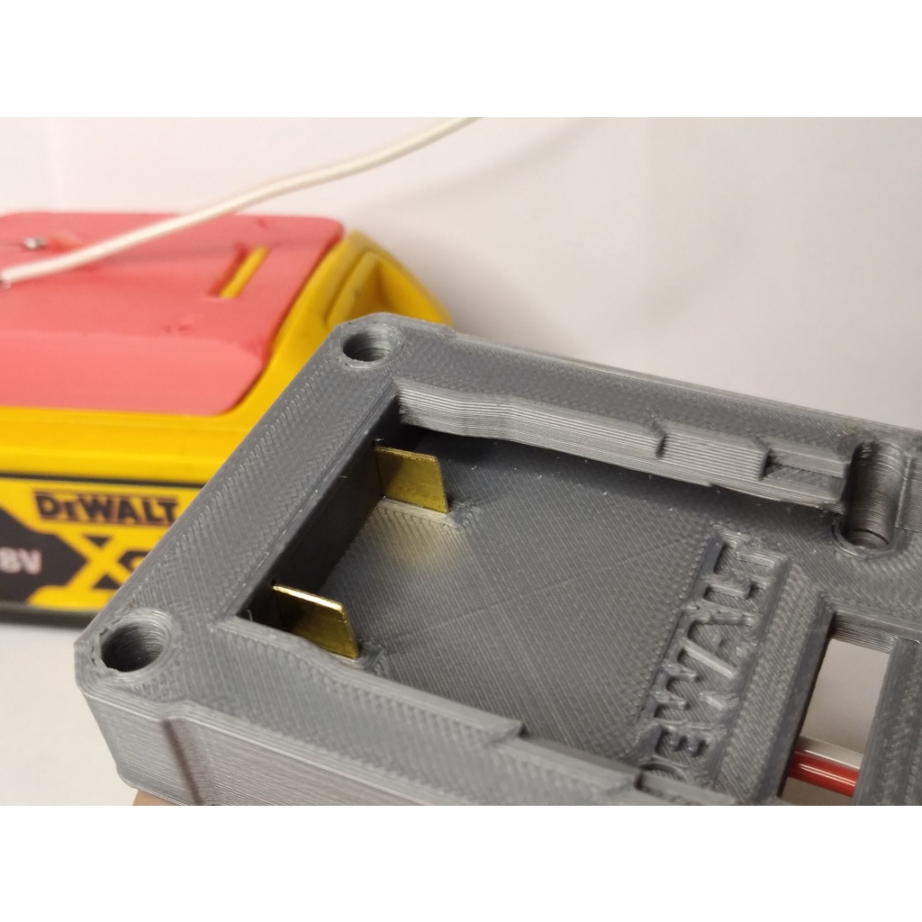 Đế pin Dewalt 20v ver.2 đã có tiếp điểm .