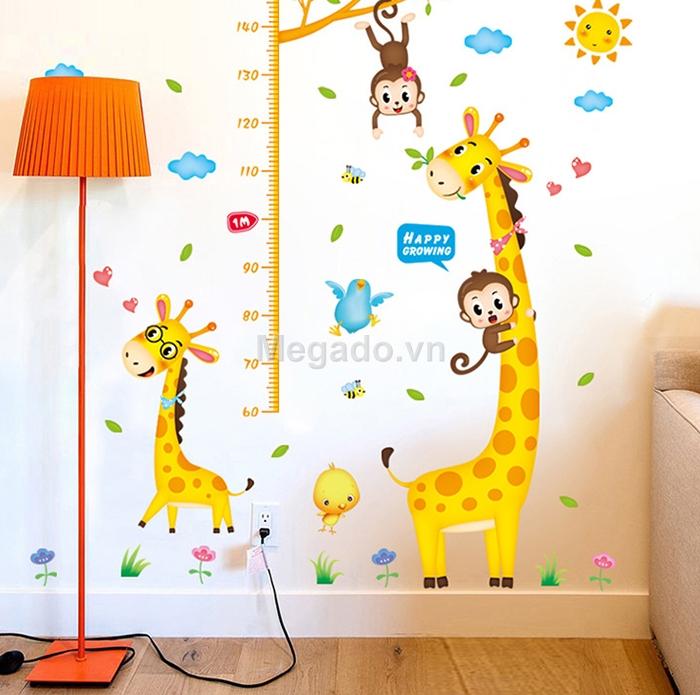 Decal tranh dan thước đo chều dài hươu cao cổ