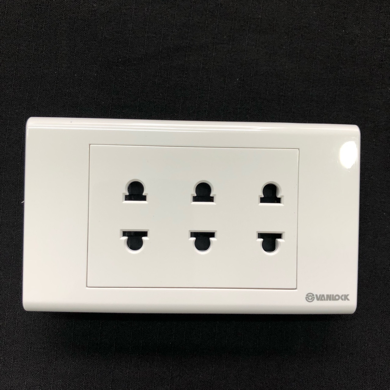 [HCM]Mặt Ổ Cắm 3 Lỗ S18 - SINO