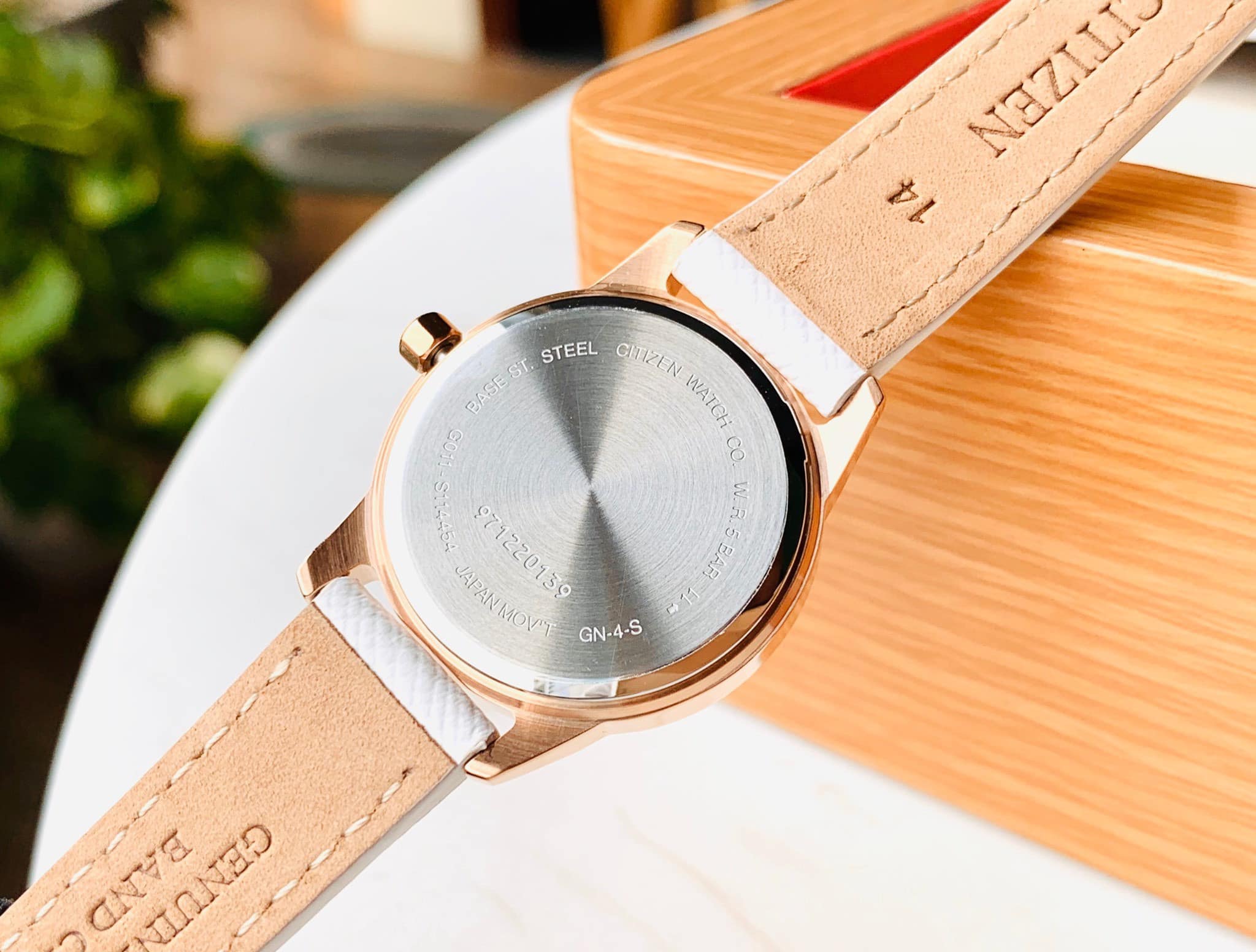 Đồng hồ Nữ Citizen máy quartz, dây da, size 28mm EU6073-02A