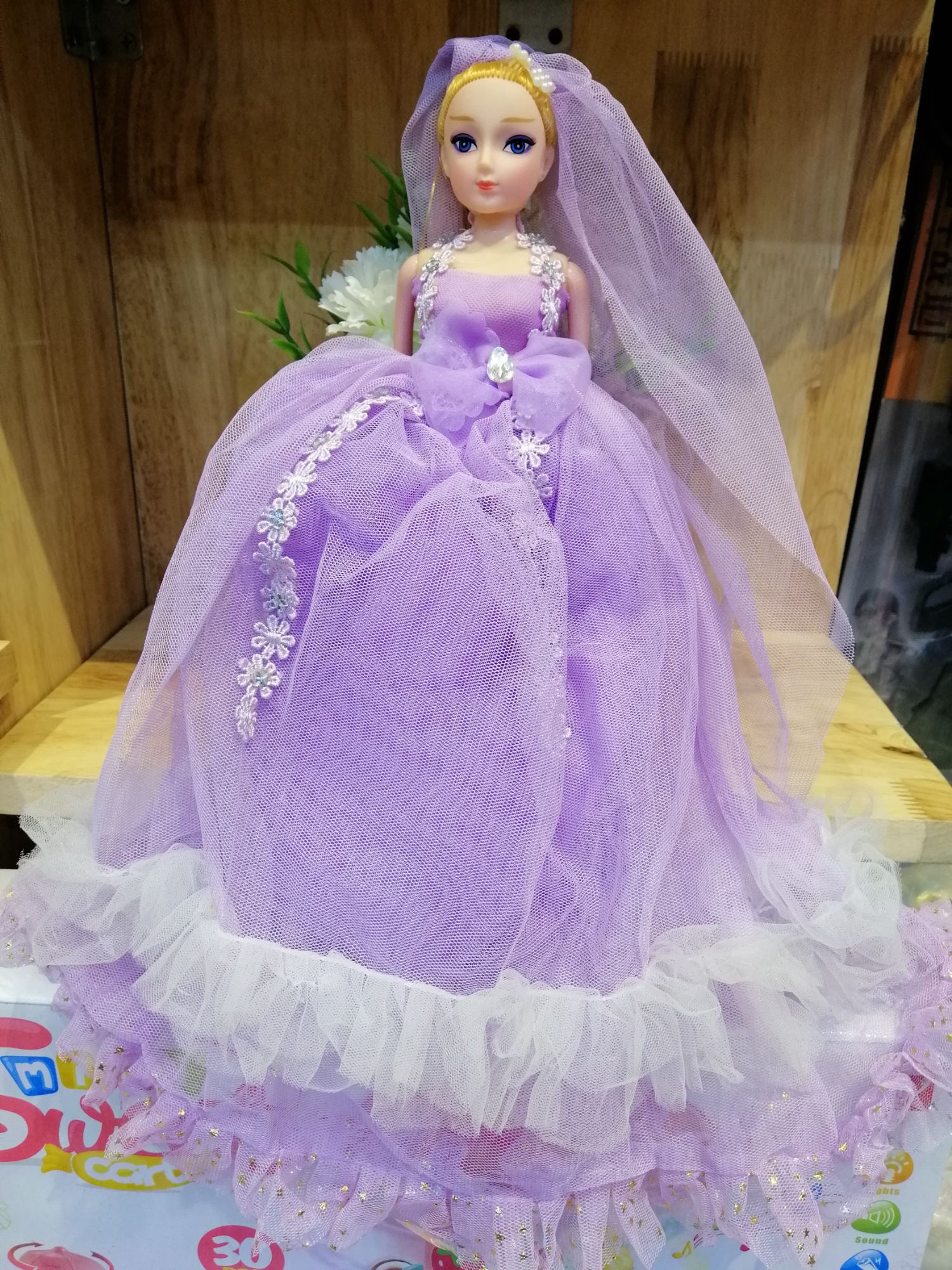 BÚP BÊ CÔNG CHÚA. CÔ DÂU SIZE 28CM.CẢ VÁY DÀI 38CM.