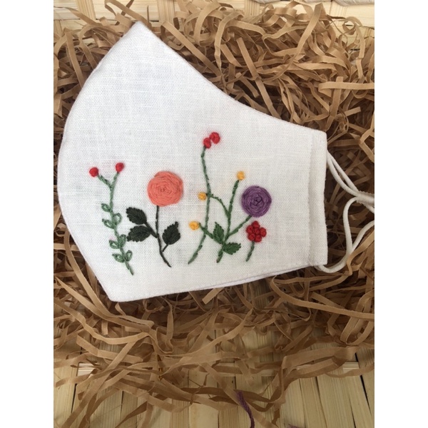 khẩu trang thêu handmade(có nút điều chỉnh)