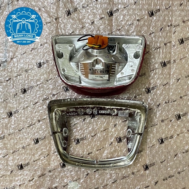 Cụm đèn hậu Vespa S ( chính hãng )