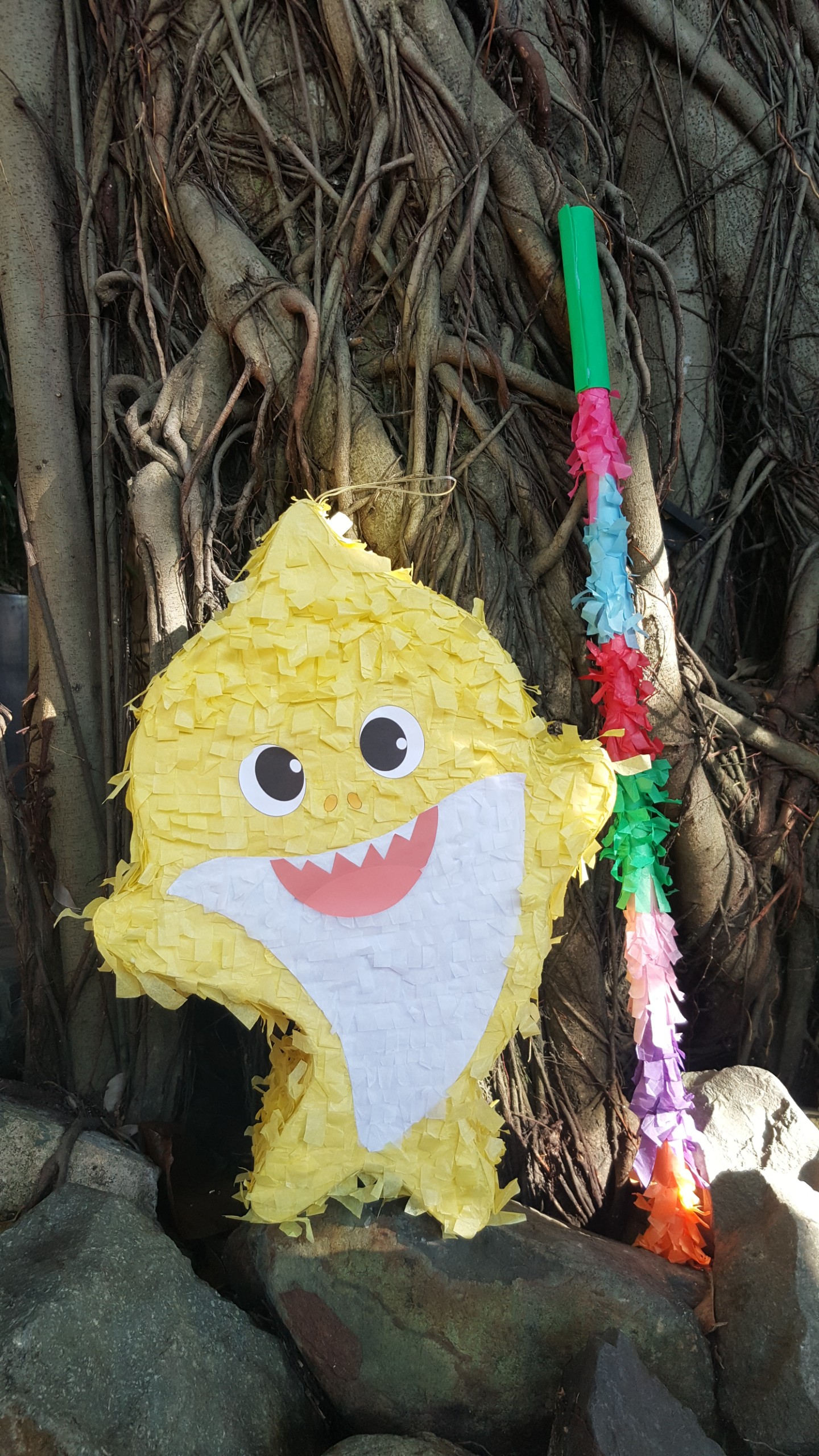 PINATA BABY SHARK (không bao gồm kẹo và gậy đập)