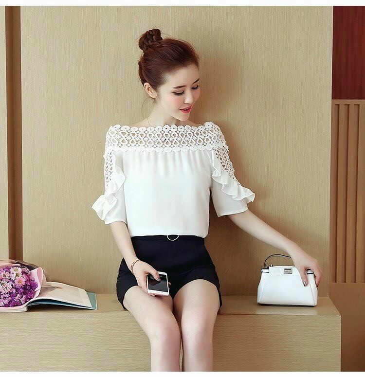 Áo kiểu nữ cổ trễ phối ren tay bèo