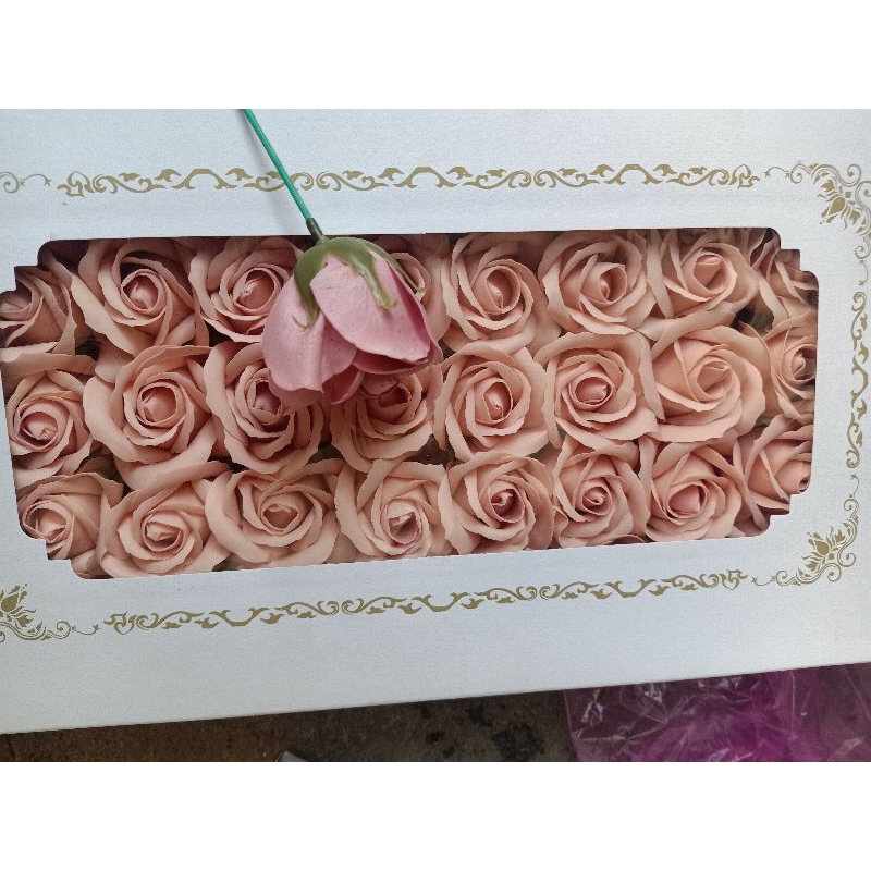 Hộp 50 bông hoa hồng sáp