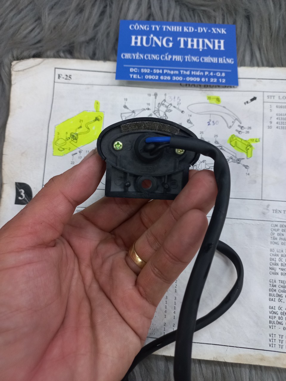 Cóc đèn soi biển số : sh ý , ex 150, nvx , grender