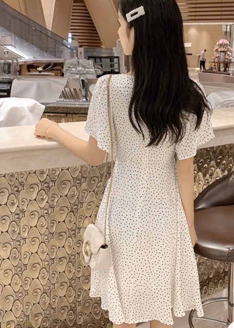 Đầm bi rối trắng