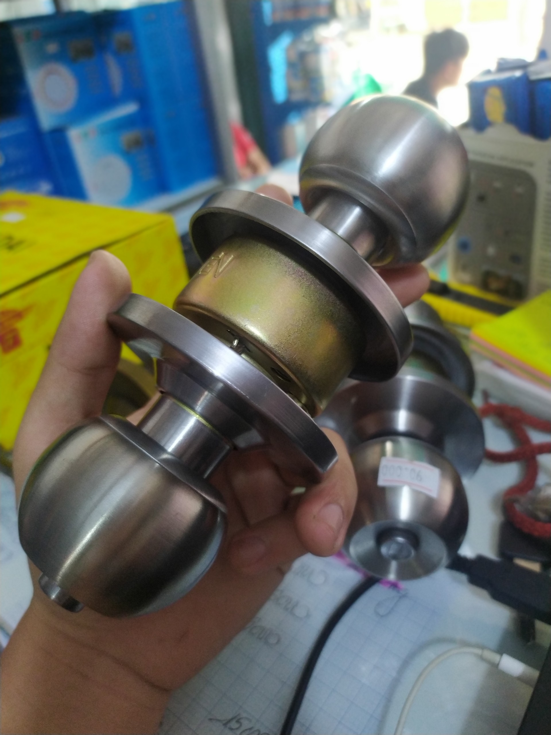 KHOÁ TAY NẮM TRÒN NEWNEO 5881