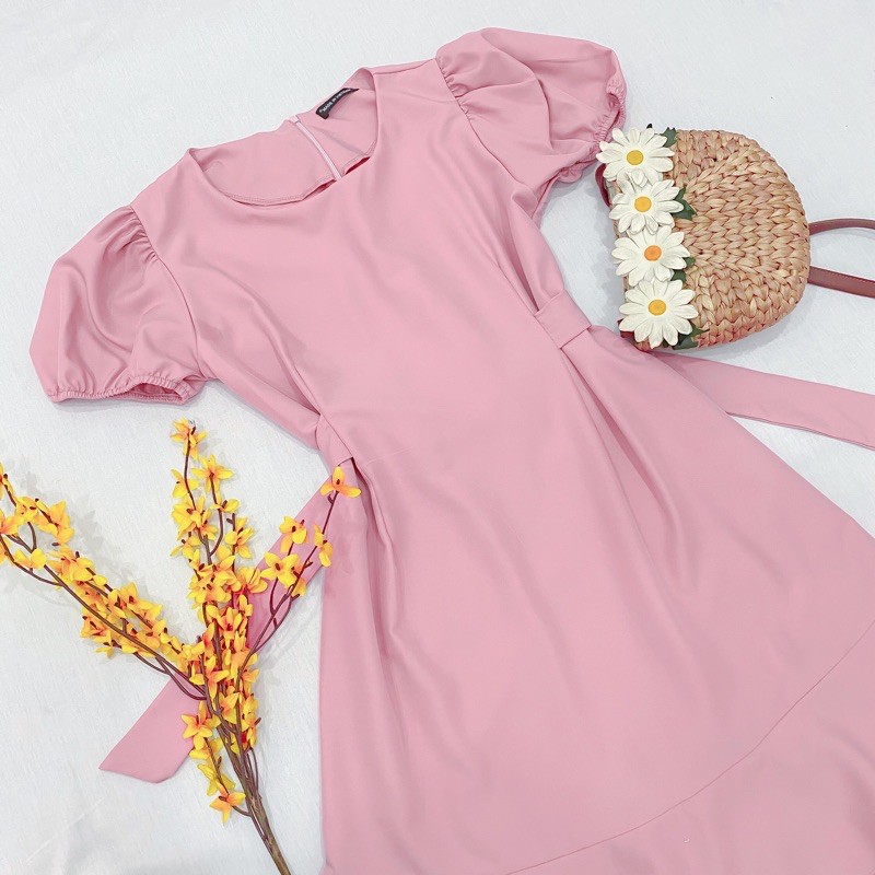Đầm hồng tầng thắt eo