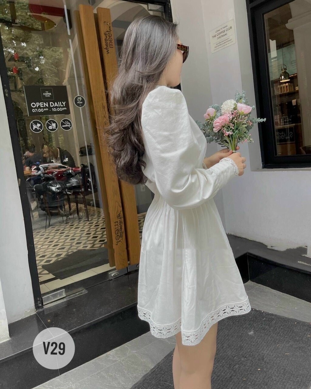 LIKEHER - Đầm trắng V29 xếp ly phối ren