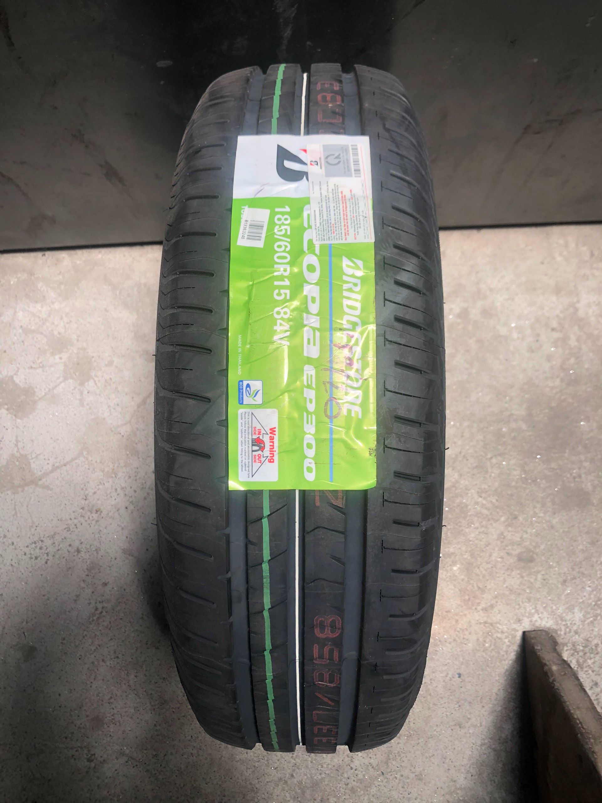 Lốp bridgestone 185/60r15 ep300