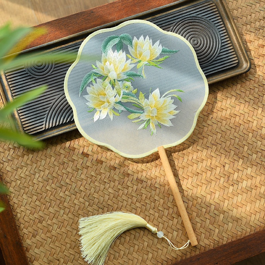 Quạt cổ trang thêu hoa quỳnh 2 mặt