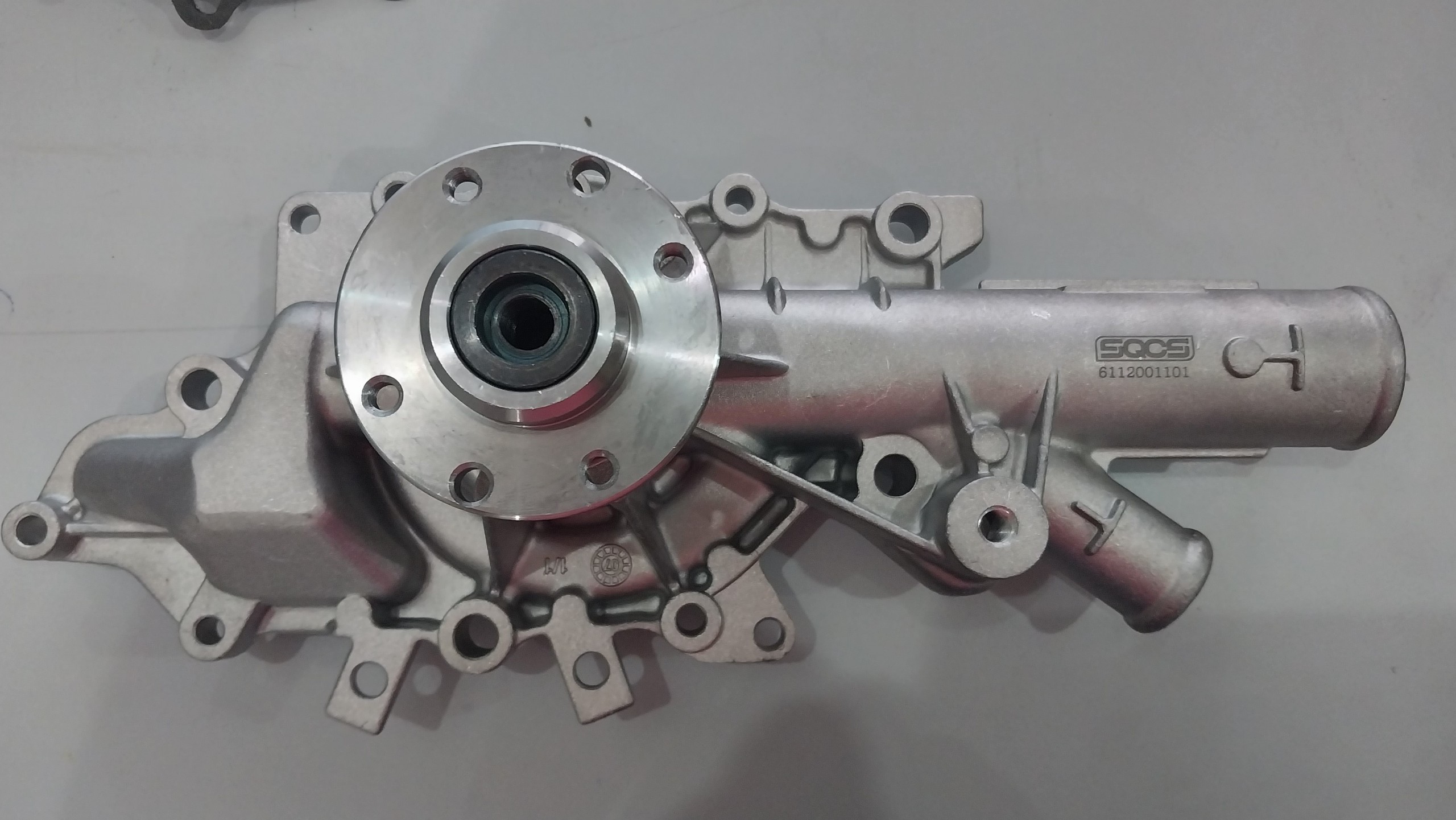 BƠM NƯỚC (BƠM TRỘN) XE MERCEDES SPRINTER 16 CHỖ
