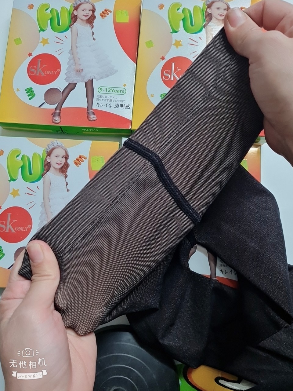Quần tất 3D lưới dày dặn cho bé cả bàn.
