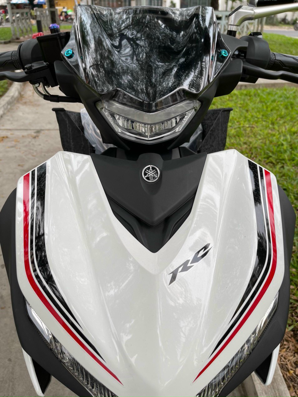 Ốp mão khói M cho ex155 vva