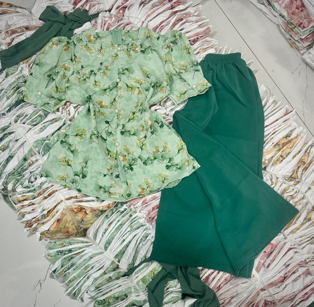 3D Silk Fabric Set with Hand-Made Flowers for Mother and Girls
