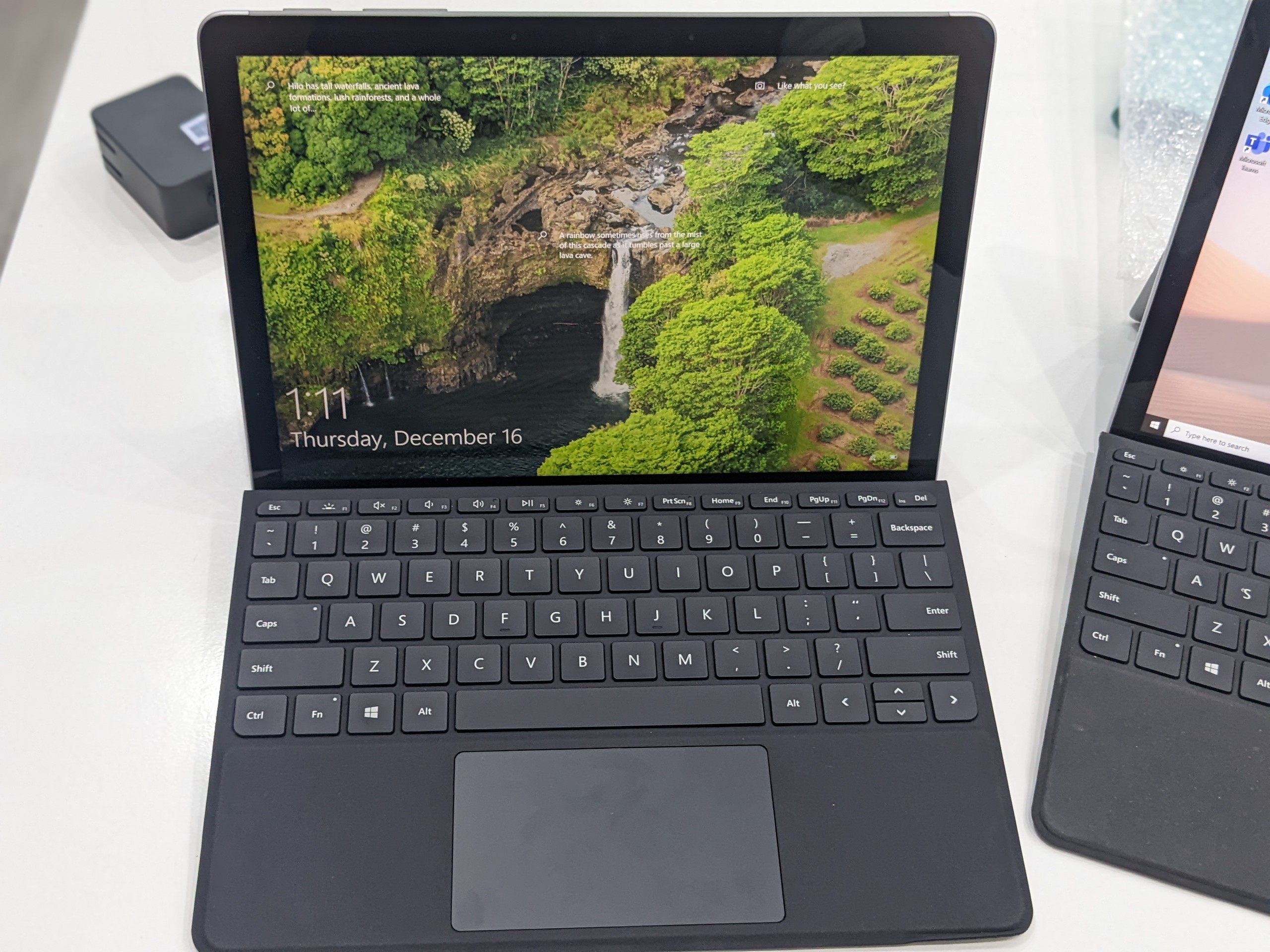Máy tính bảng Microsoft Surface Go 2 | Intel Pentium 4425Y 8/128GB | Tặng sạc OEM + bàn phím Type Cover