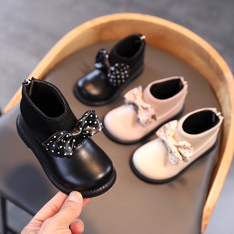 Bốt nơ chấm bi bé gái