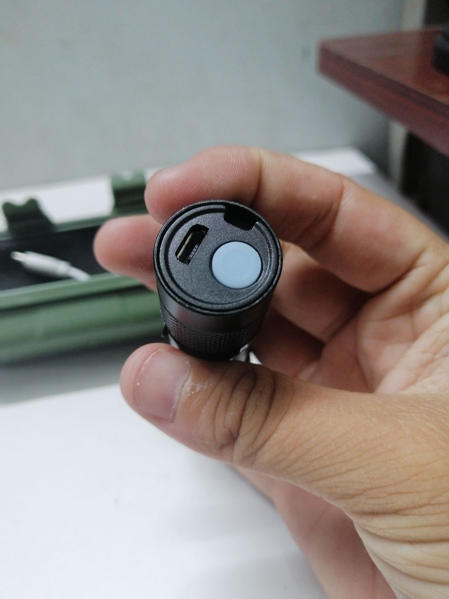 đèn pin siêu sáng mini H352