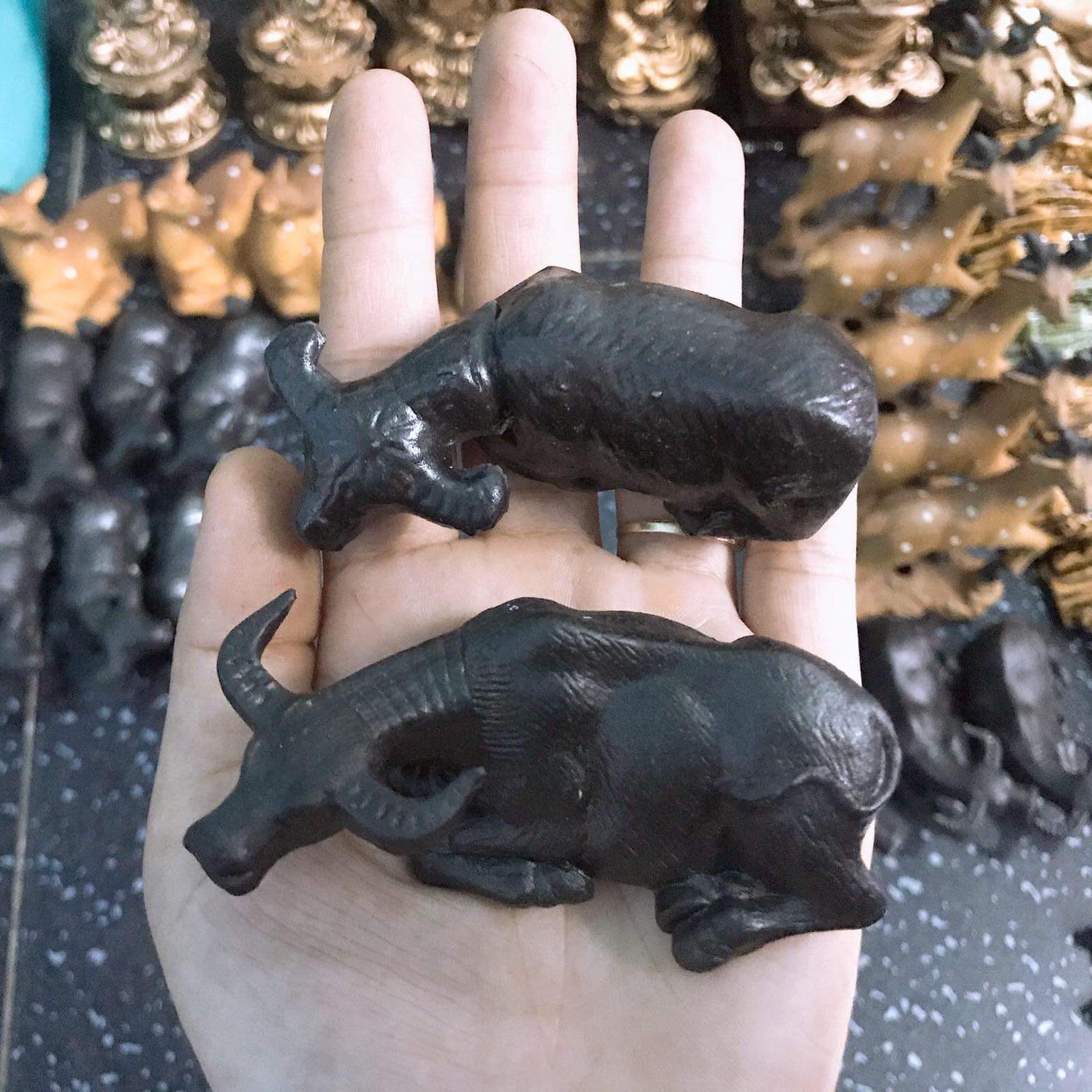 Con trâu trang trí tiểu cảnh, hòn non bộ