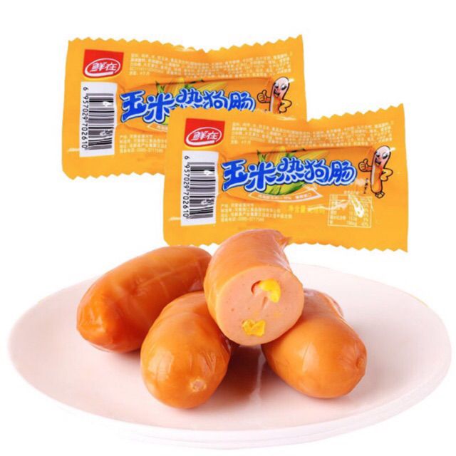 2 Chiếc xúc xích ngô thơm ngon cho bé