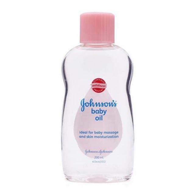 Dầu massage và dưỡng ẩm Baby Oil Johnson