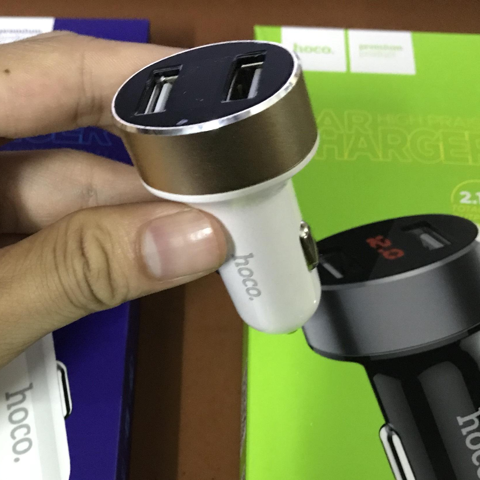 Cóc sạc trên ô tô hoco z26 có 2 cổng usb, đèn led hiển thị sạc