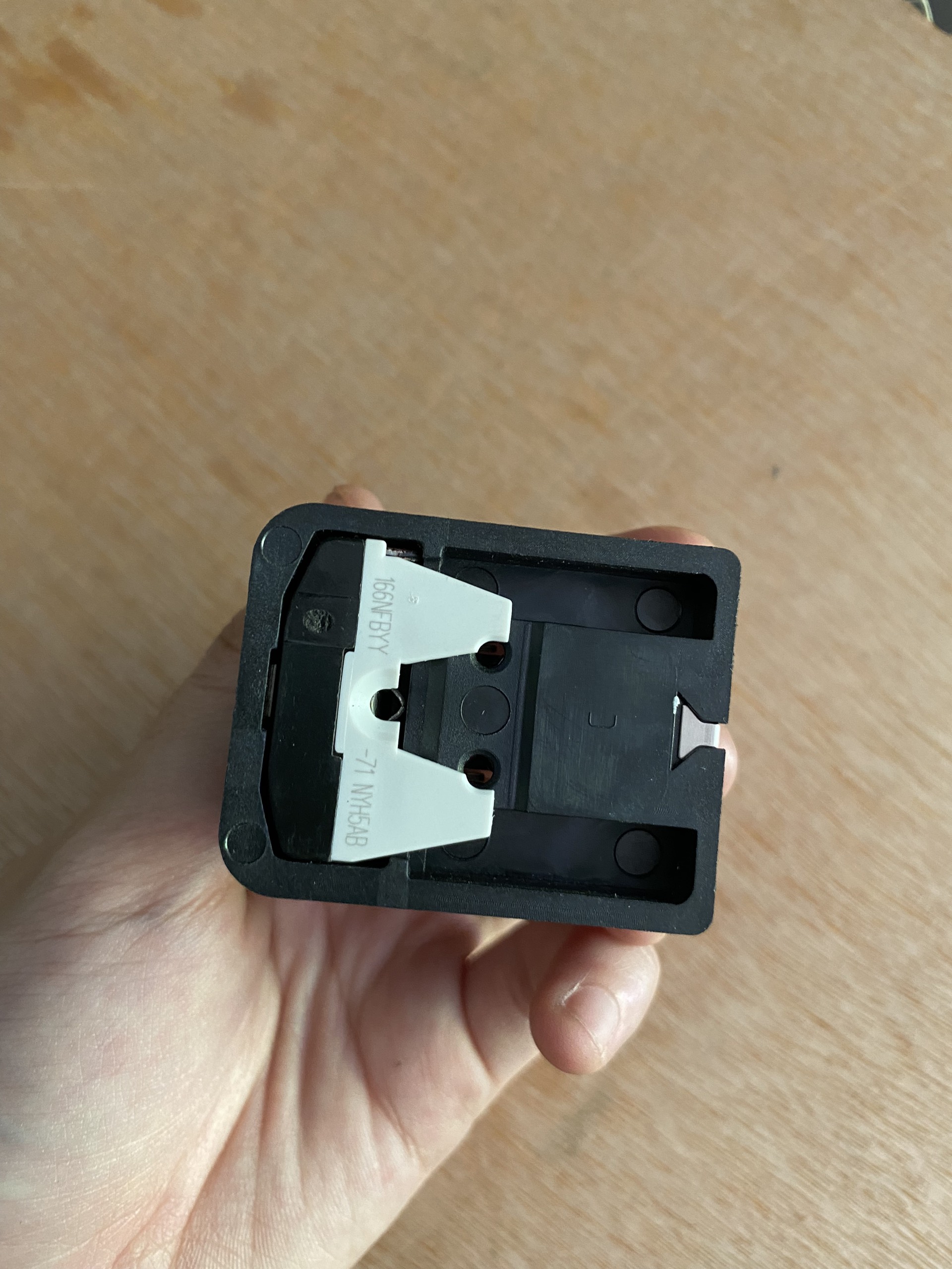 Relay / Rờ Le khởi động tủ lạnh Electrolux chất lượng