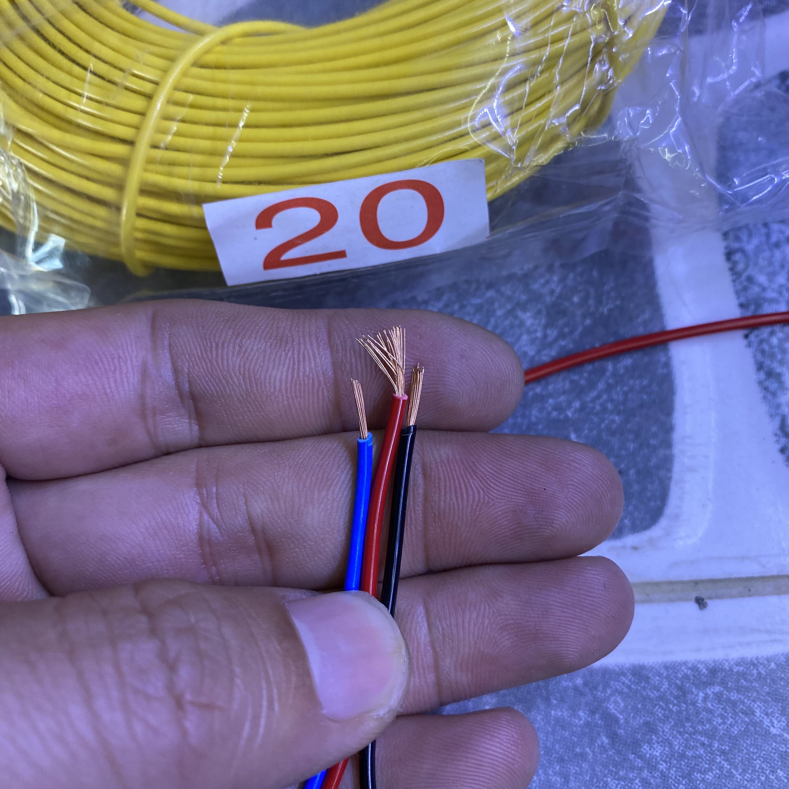 Dây ĐIỆN XE MÁY 20 LÕI ĐỒNG 0.5MM