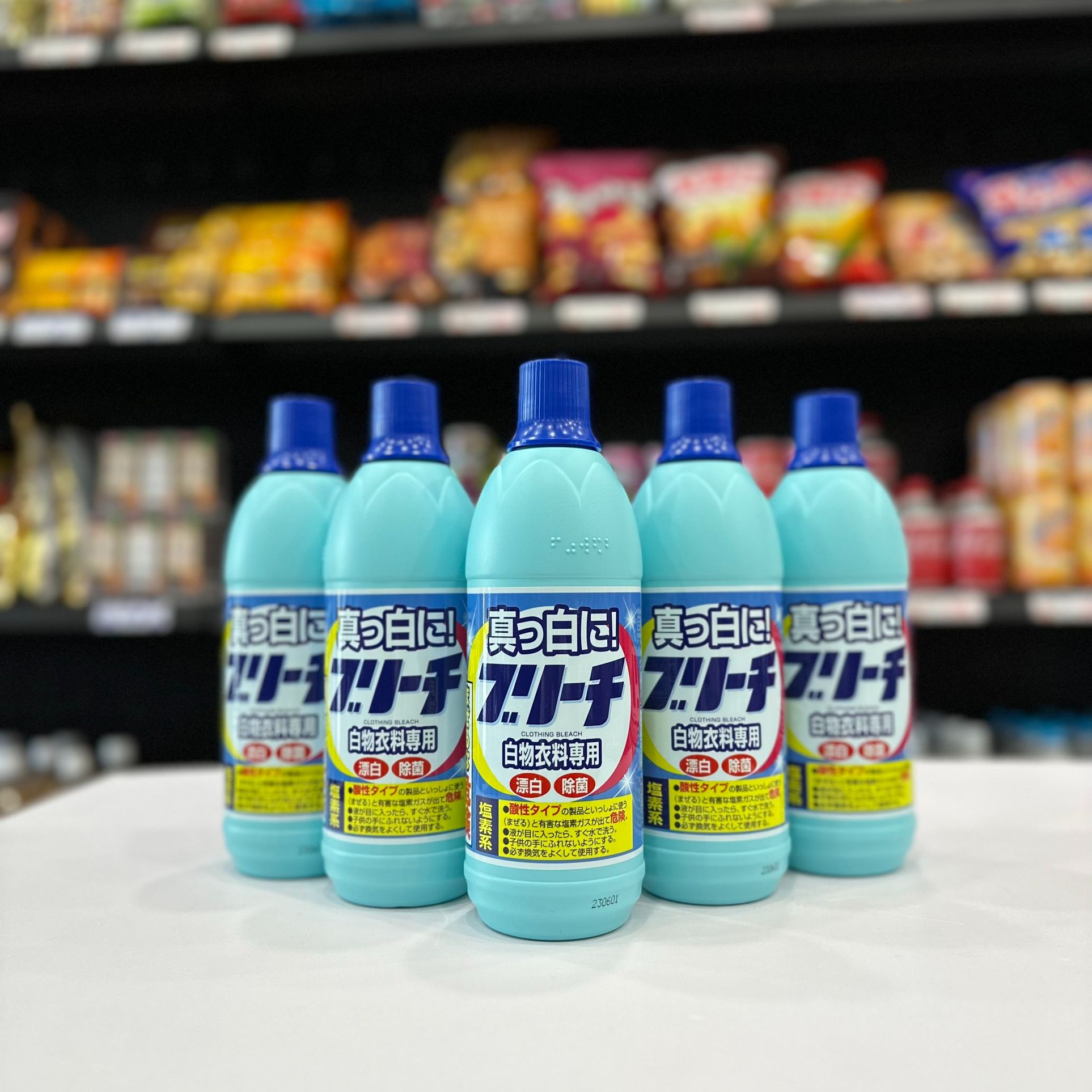 Nước tẩy trắng quần áo 600ml Rocket Nhật Bản