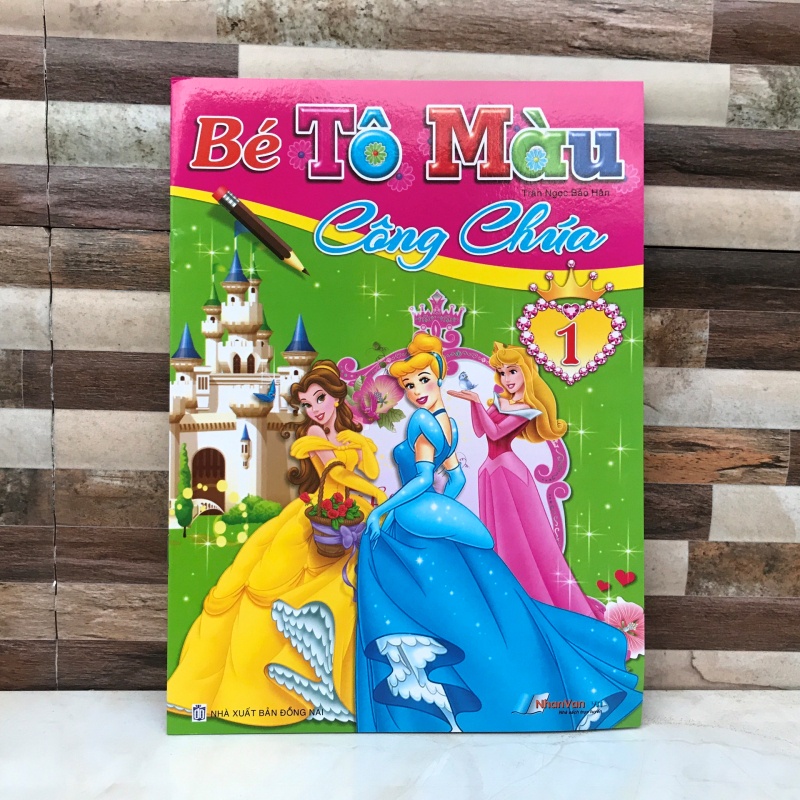 {HCM} Bé tập tô màu công chúa cho bé
