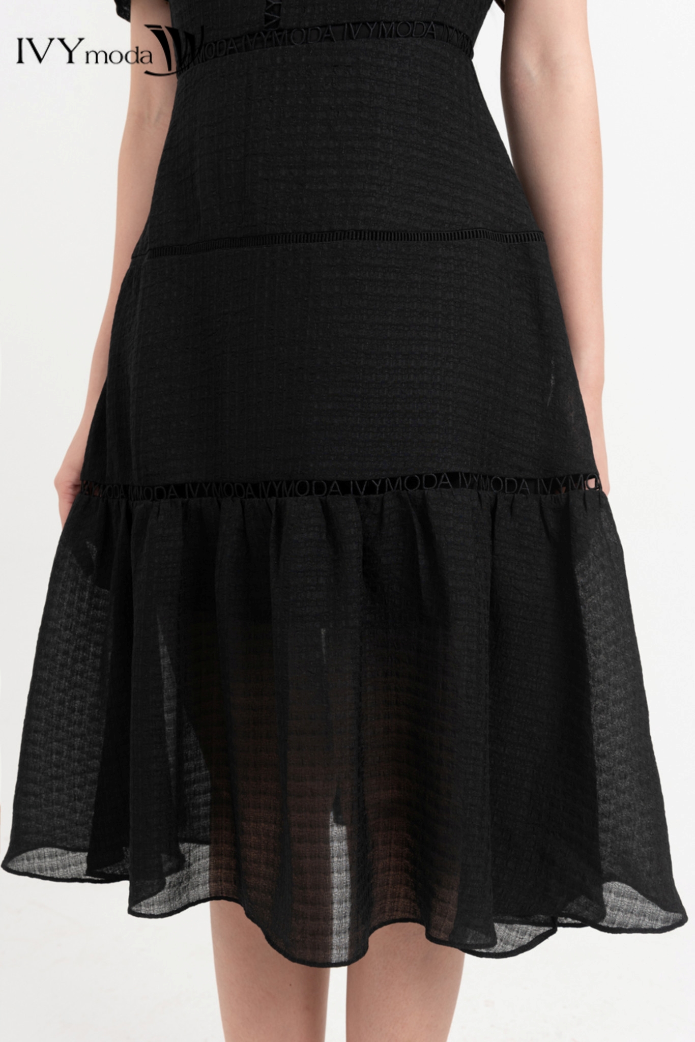 Đầm lụa ôm dáng xòe IVY moda MS 48M8290