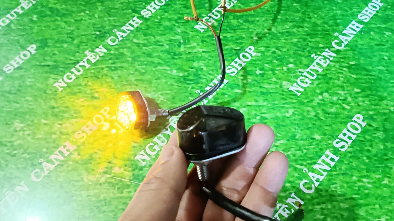 Xi nhan led con bọ cho xe máy
