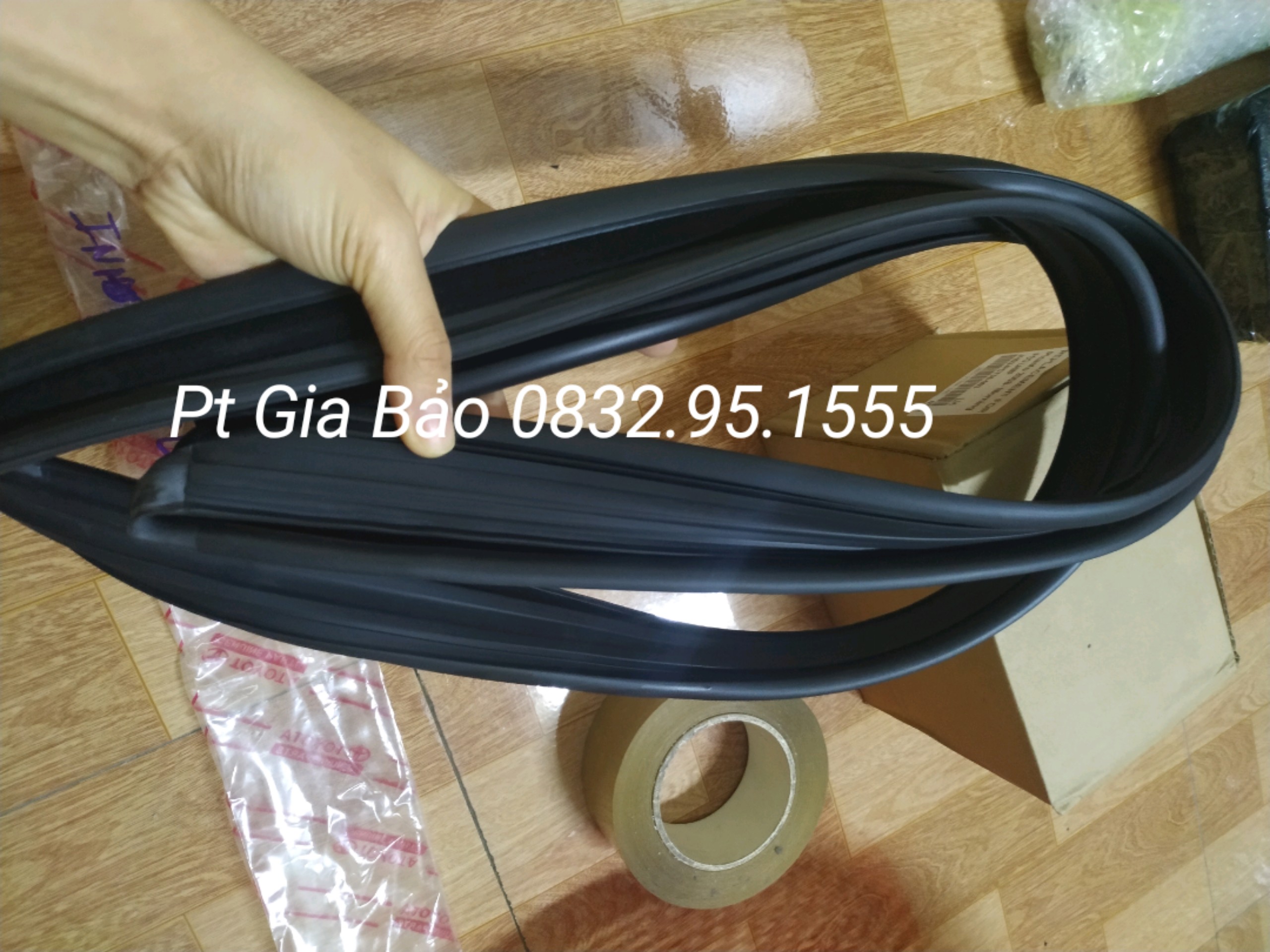 gioăng lên xuống kính Innova 05 - 15 ( giá 1 cái - oem )