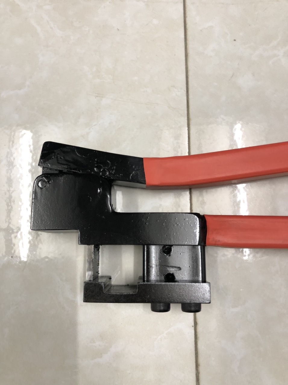 Kìm Bấm Lỗ Thoát Nước