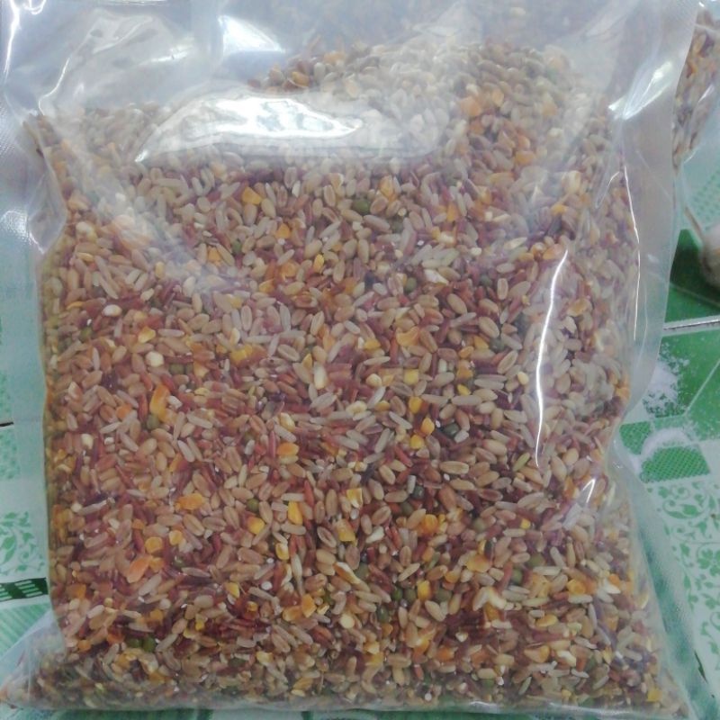 Ngũ cốc gà đá