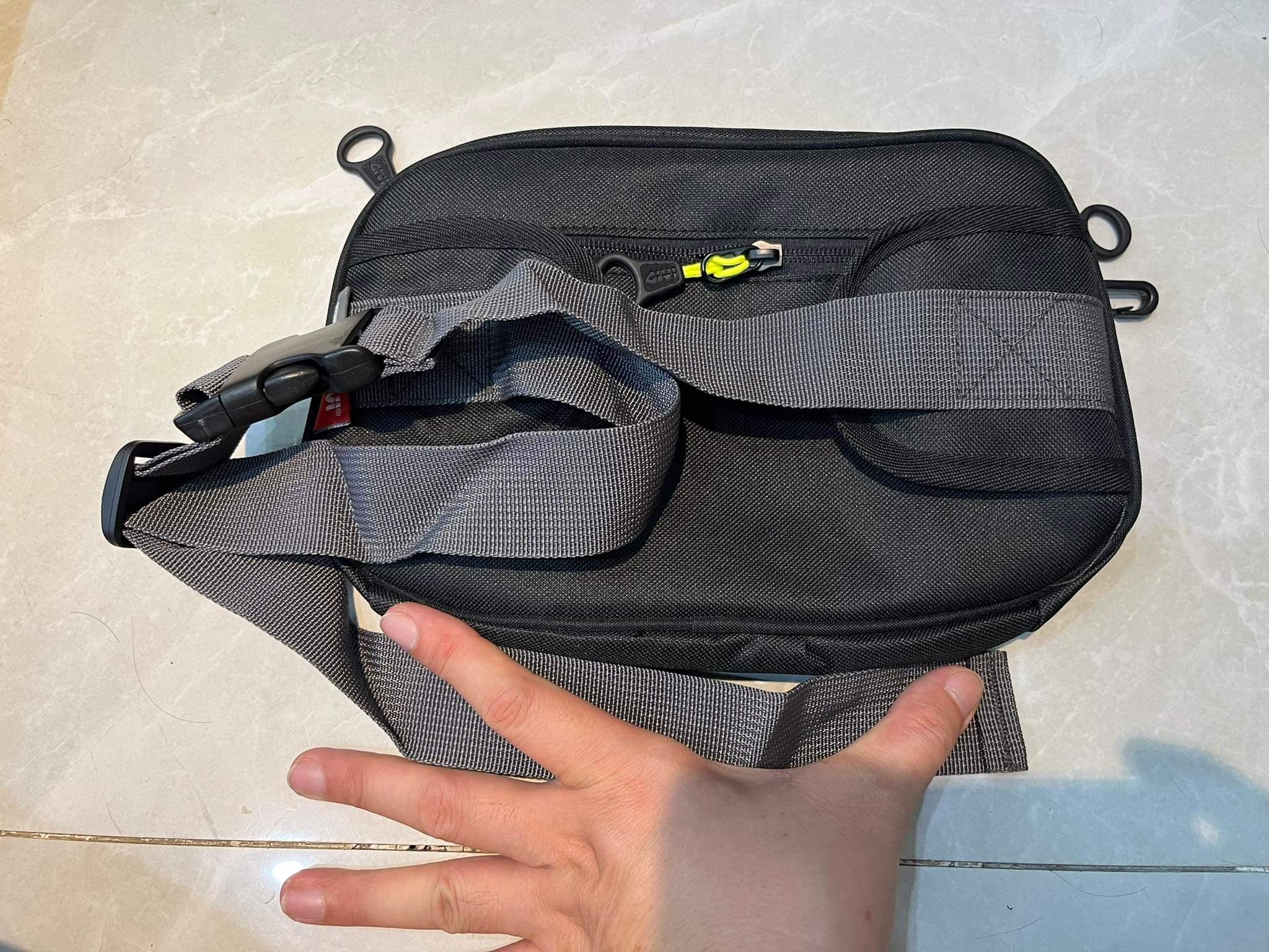 Túi đeo hông, bụng Givi chống nước