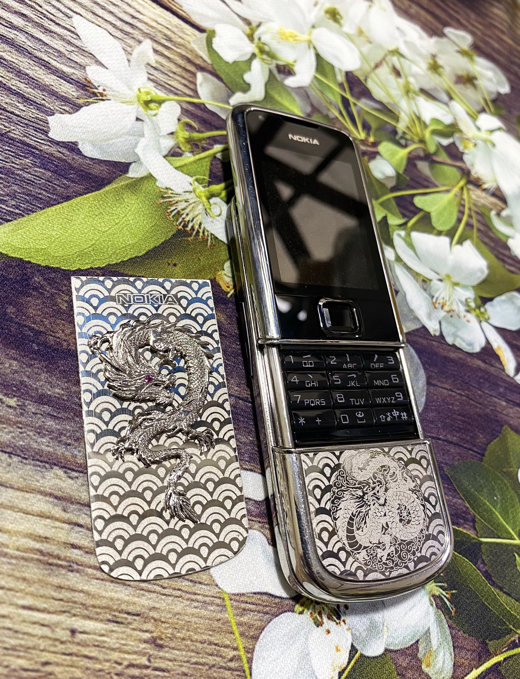 Miếng Dán Thay Da Nokia 8800 Arte Rồng 3D Mạ Vàng