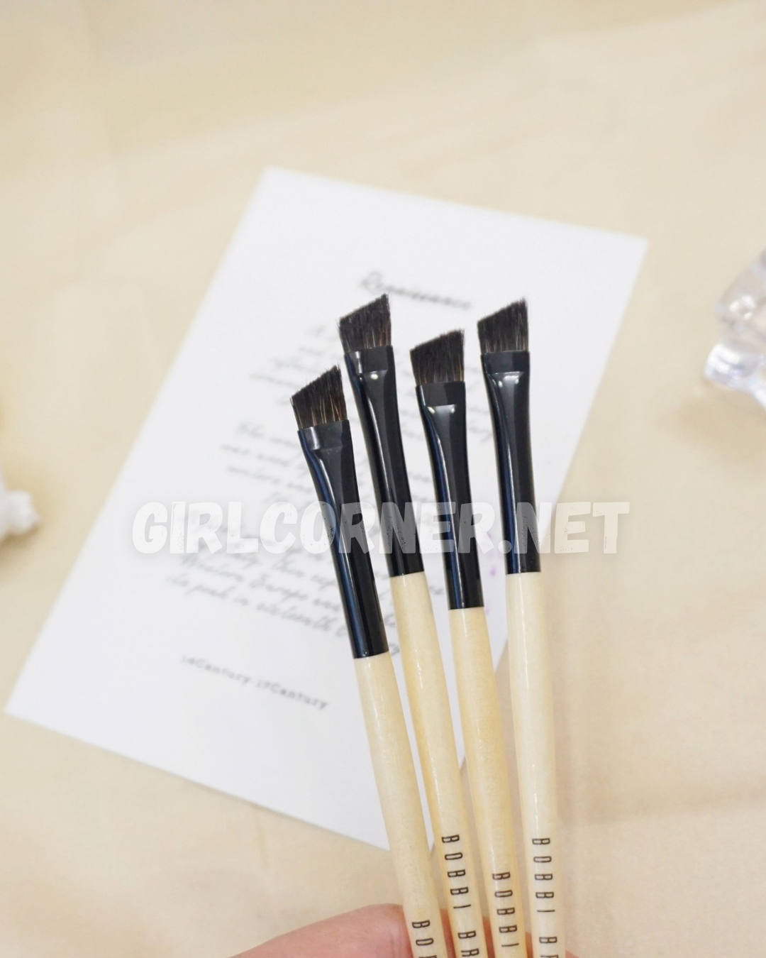 Cọ mày Bobbi Brown Eye Definer