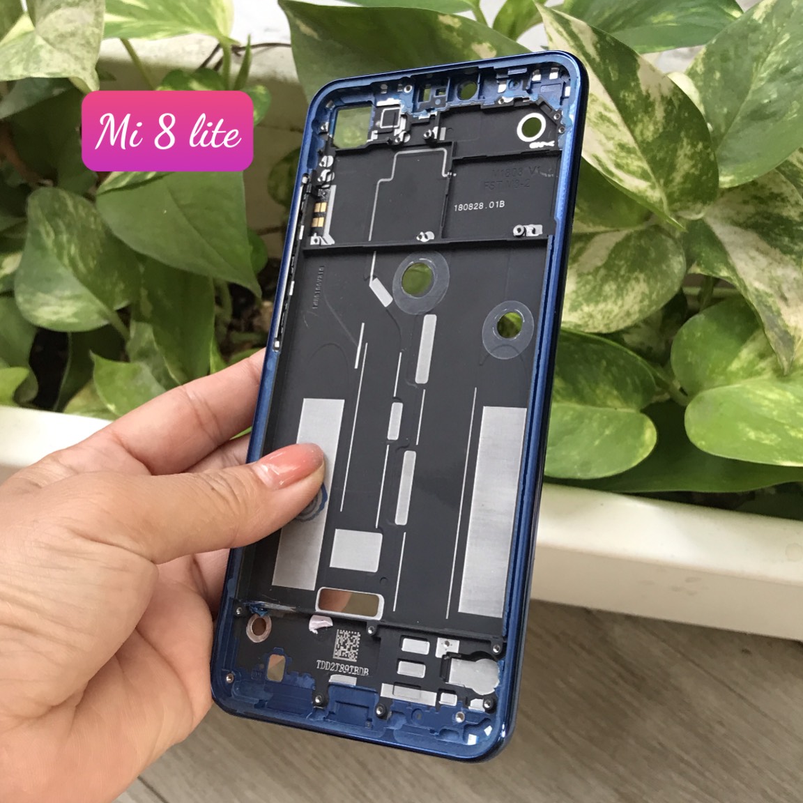 Khung sườn + viền máy xiaomi Mi 8 Lite