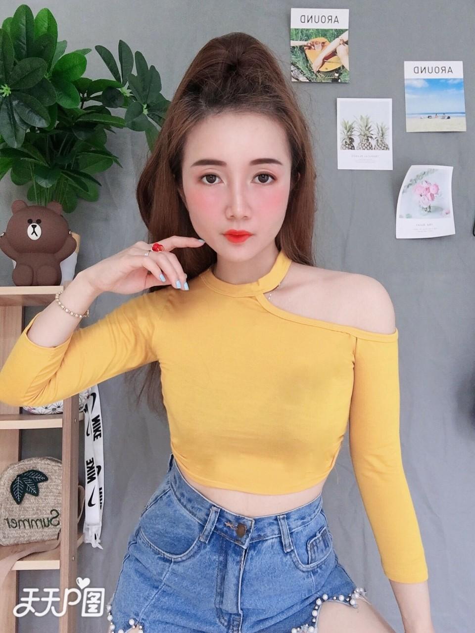 Áo Thun Lụa Tay Dài Form Croptop Khoét Một Bên Vai Phong Cách Trẻ TTS0767