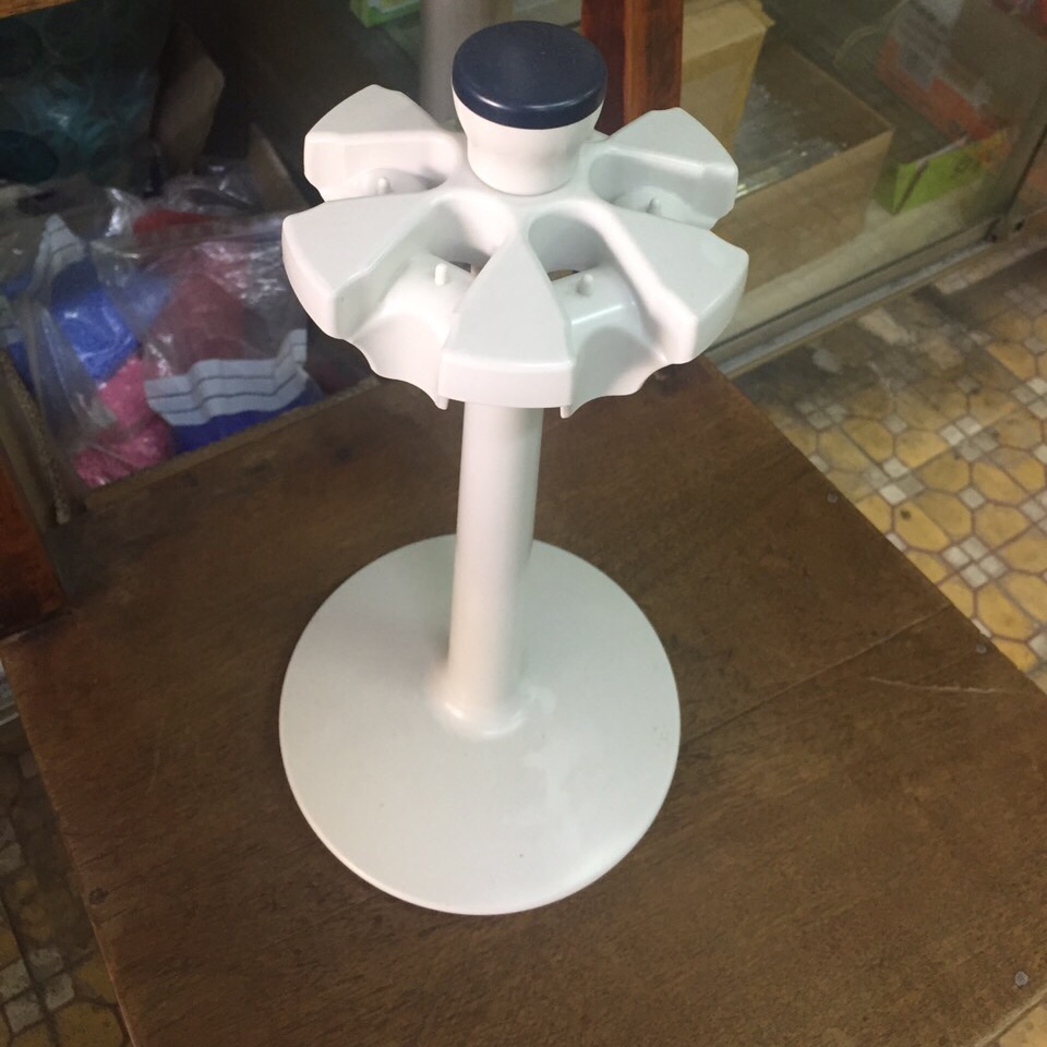 Gia treo micropipet 6 vi tri