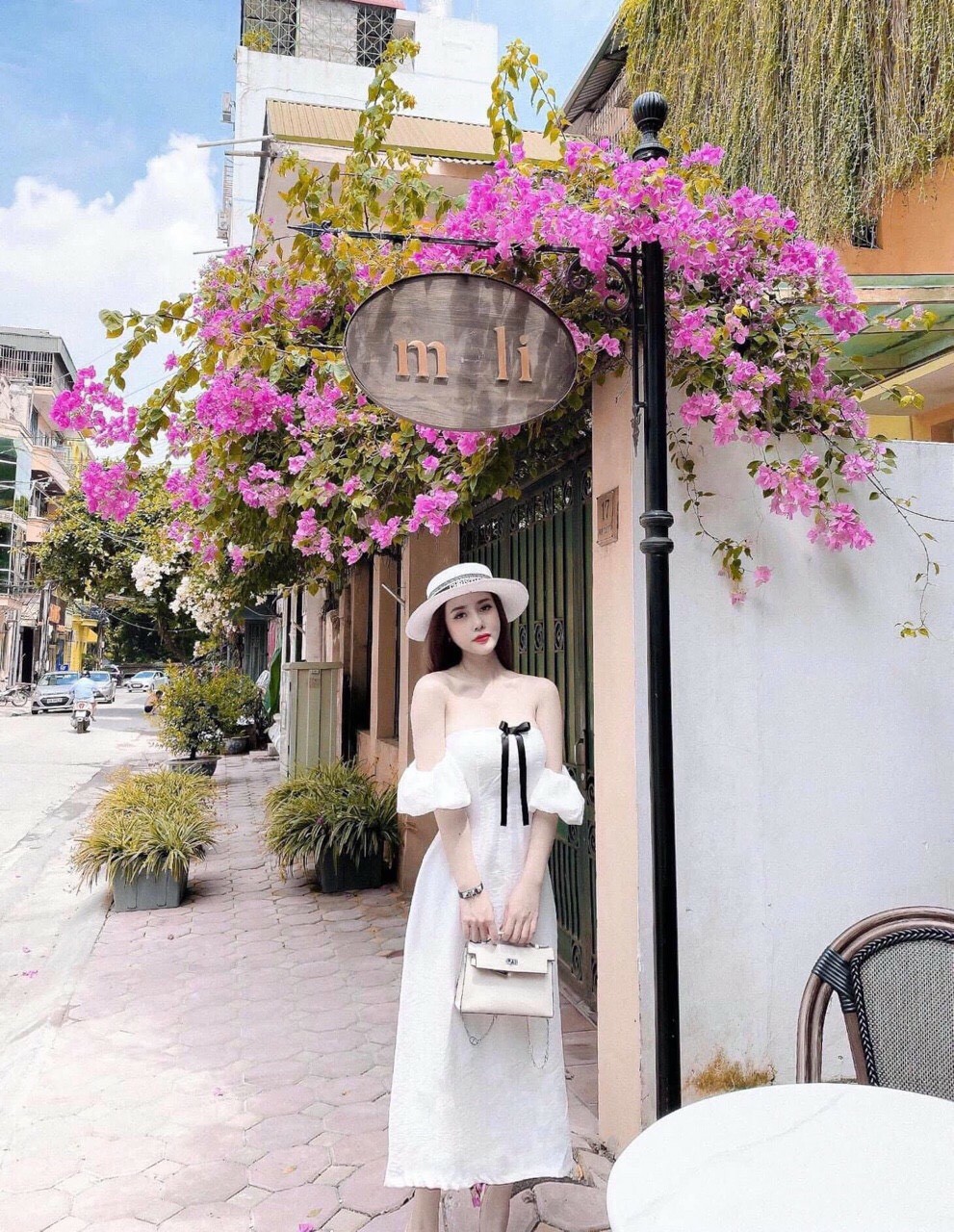 Đầm trắng body trễ vai sang chảnh
