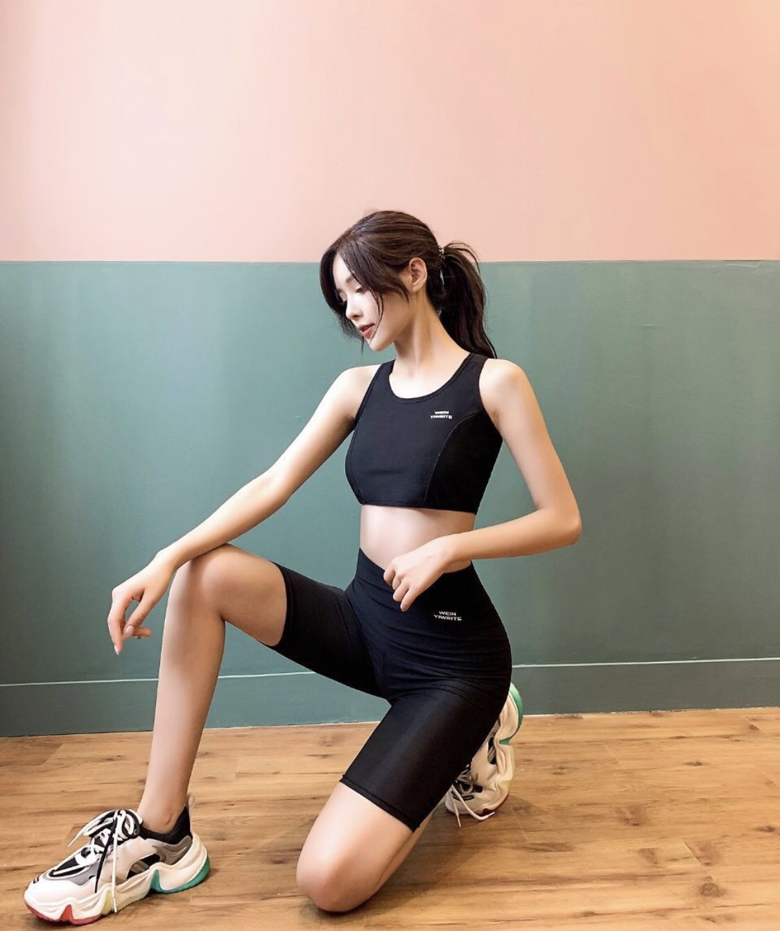Quần đổ mồ hôi Born uncommon, giảm mỡ bụng