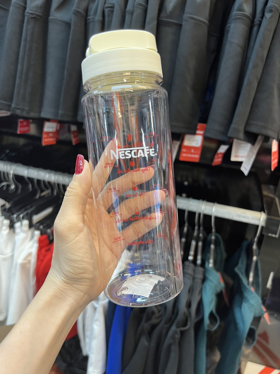 Bình nhựa  NESTCAFE 700ml có vạch chia ( quà tặng từ nest)