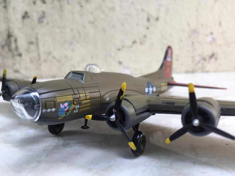 [HCM]Mô hình Máy bay ném bom B-17D 1:144