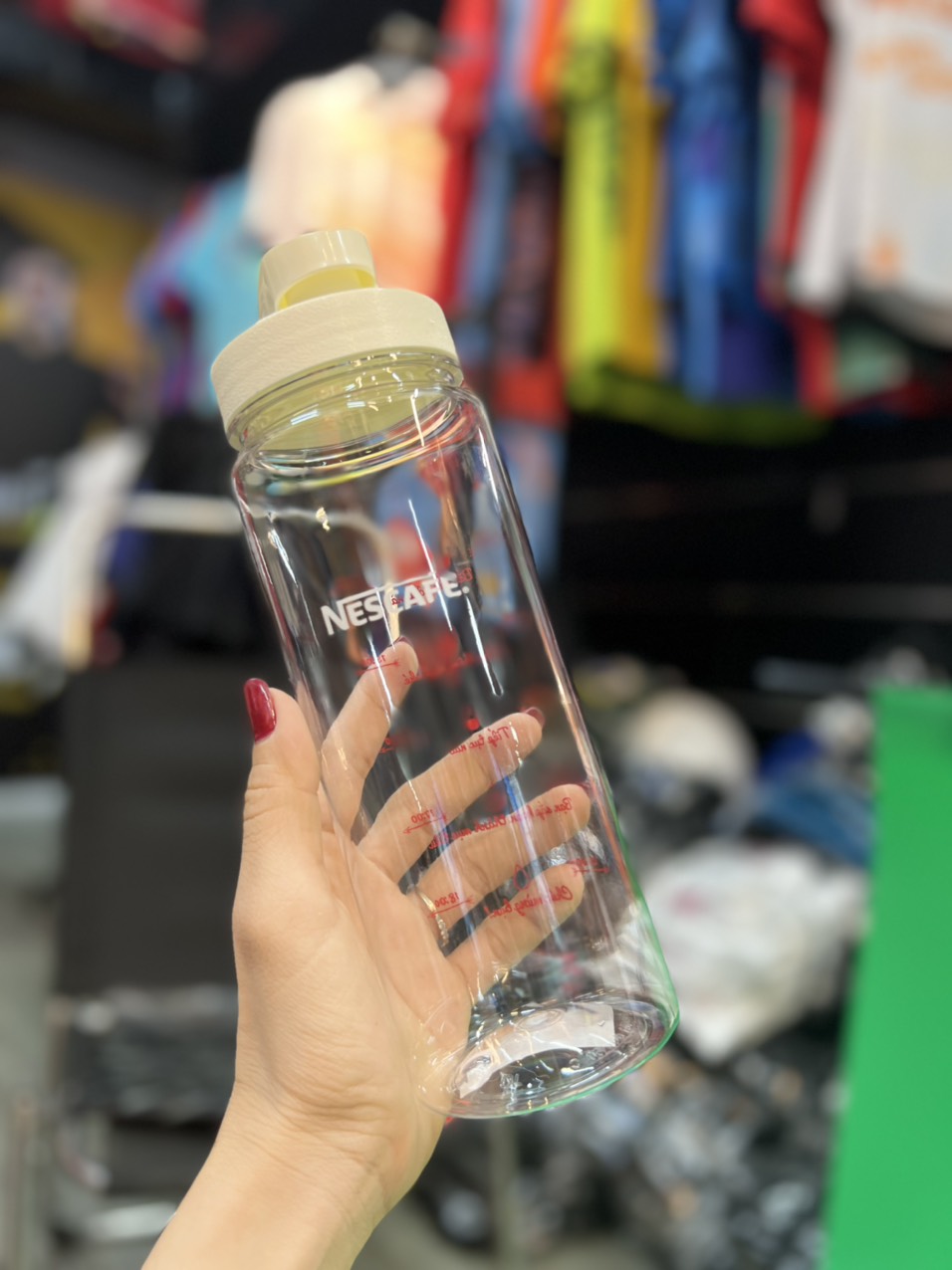 Bình nhựa  NESTCAFE 700ml có vạch chia ( quà tặng từ nest)