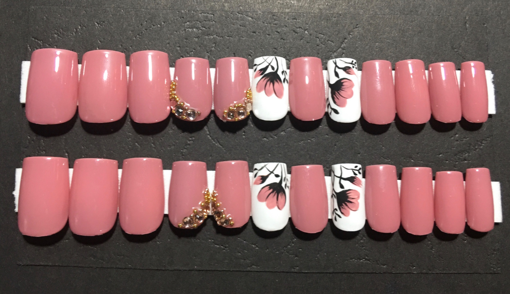 Móng tay giả- nail thiết kế( bộ 24 móng đủ size ) kèm keo và dũa